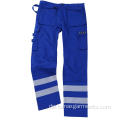 Blaue flammhemmende Hose mit silbernem Klebeband